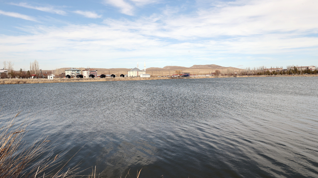 Eriyen kar suları kuruma tehlikesiyle karşı karşıya olan Ulaş Gölü'ne "can suyu" oldu