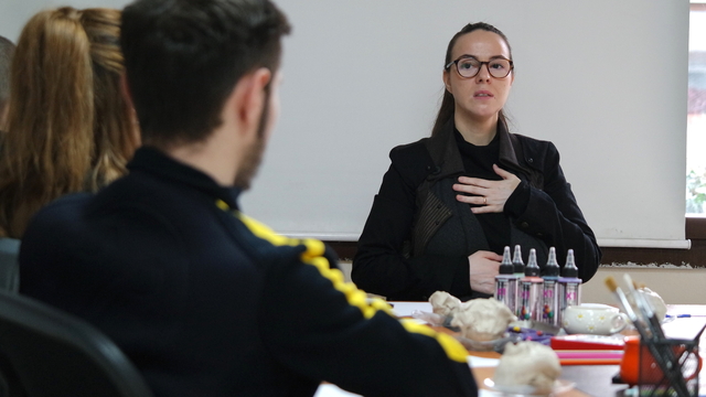 KÜÇÜK YAŞ, BÜYÜK SUÇ - Bağımlılık nedeniyle suça karışan çocuklar sanatla topluma kazandırılıyor