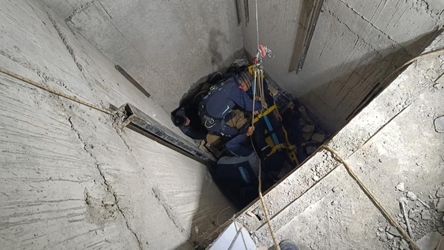 Adıyaman'da asansör boşluğuna düşen 2 işçi ağır yaralandı