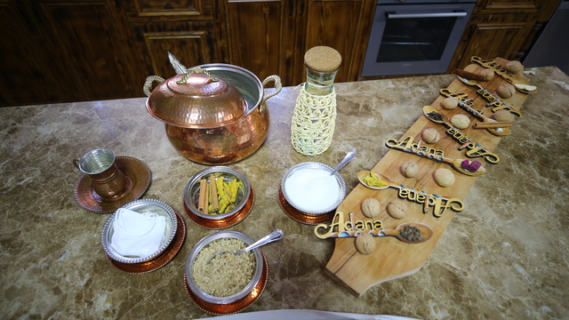 Lohusa şerbeti "kaynar" geleneği Adana'daki usta öğreticiler tarafından yaşatılıyor