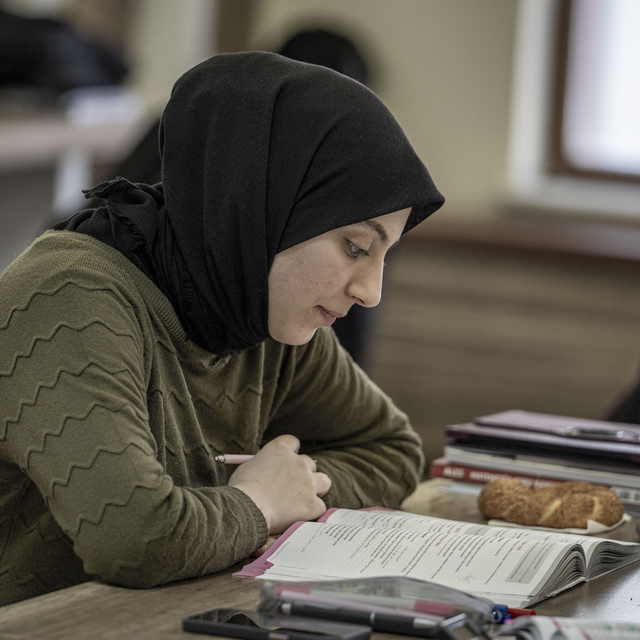 Kitaplarla donatılan "Bilgi Evleri" Erzurumlu gençleri geleceğe taşıyor