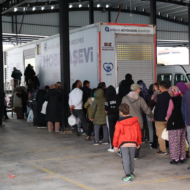 Büyükşehir Ramazan bereketini mahallelere taşıyor
Mobil Aşevi her akşam far...