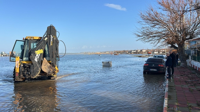 Saros Körfezi'nde su baskını sonrası çalışmalar sürüyor