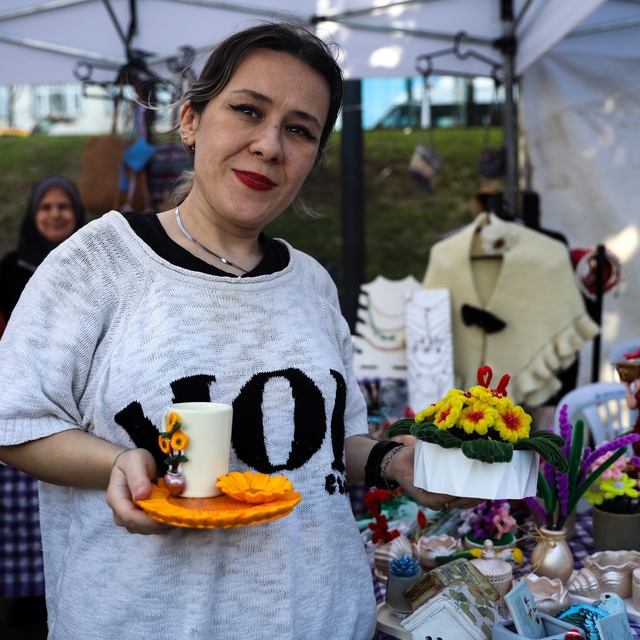 'Meydan Kadınların' dayanışma pazarı doldu taştı