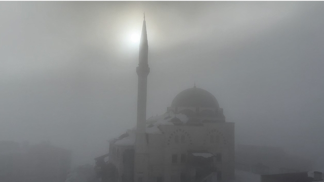 Yüksekova'da yoğun sis ulaşımı olumsuz etkiledi