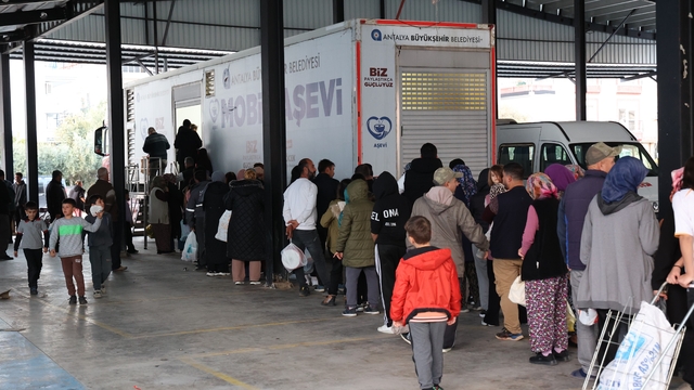 Büyükşehir Ramazan bereketini mahallelere taşıyor
Mobil Aşevi her akşam farklı bir mahallede