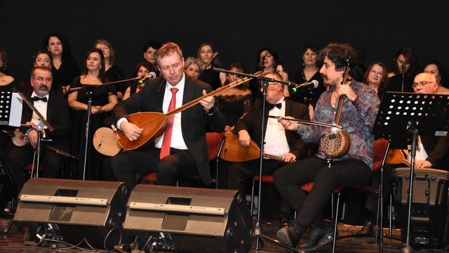 'Odunpazarı Halk Eğitimi Merkezi Türk Halk Müziği Korosu 52. Yıl Sanat Gecesi Konseri' yoğun ilgi gördü