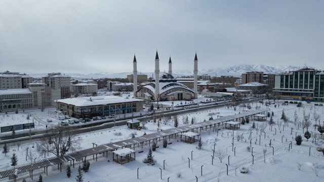 Ağrı'da kar sonrası kartpostallık görüntüler oluştu