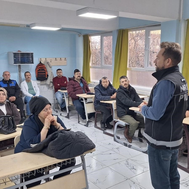 Polisten lise öğrencilerine yönelik denetim