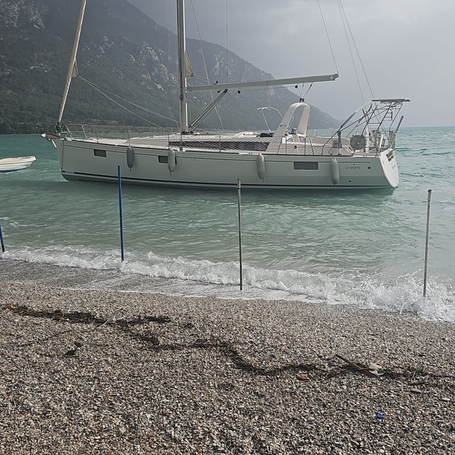 Akbük'te şiddetli fırtına ve sağanak hayatı olumsuz etkiledi