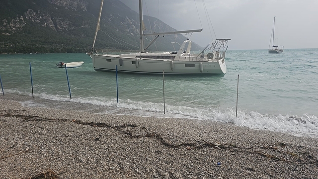 Akbük'te şiddetli fırtına ve sağanak hayatı olumsuz etkiledi