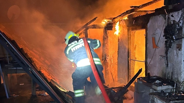 Muğla'da tek katlı ev yanarak kullanılamaz hale geldi