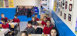 Güroymak'ta öğrencilere simit ve poğaça dağıtıldı