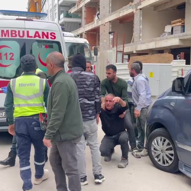 İnşaatın 5'inci katından düşen işçinin babasından yürek burkan yakarış
Anta...