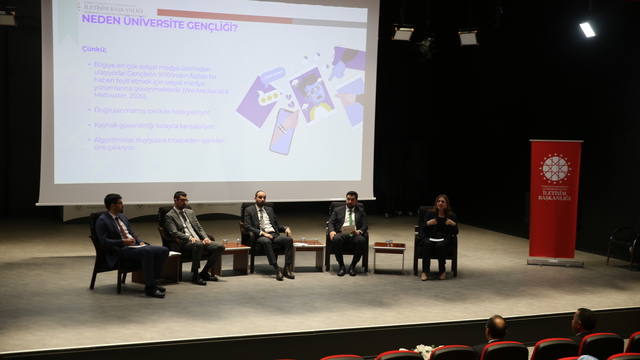 Erzurum'da geleceğin iletişimcilerine dezenformasyonla mücadele anlatıldı