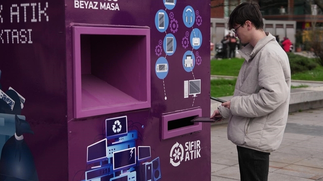 Elektronik atıklar çöpe değil, atık kumbarasına
9 noktaya elektronik atık kumbaraları yerleştirildi