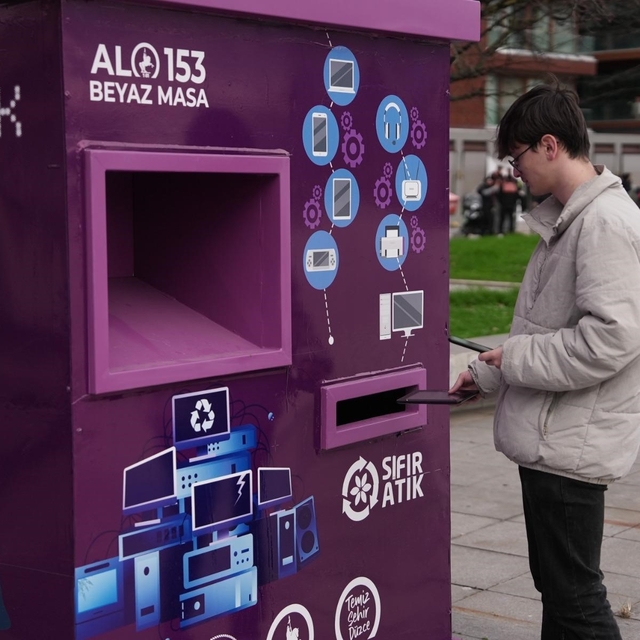 Elektronik atıklar çöpe değil, atık kumbarasına
9 noktaya elektronik atık k...