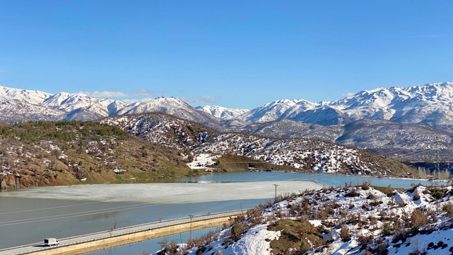 Van ve Bitlis'te 23 yerleşim yerine ulaşım sağlanamıyor