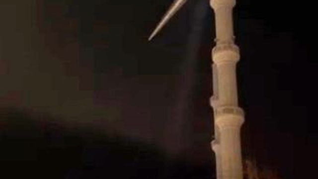 Isparta'da şiddetli fırtına cami külahını yerinden söktü