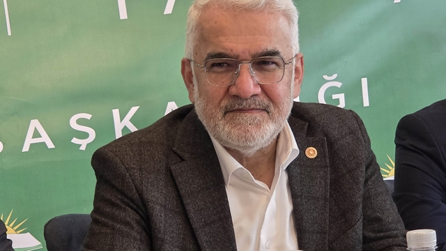 Zekeriya Yapıcıoğlu: "Aileyi güçlendiren ve evlilikleri destekleyen projeler hayata geçirilmeli"