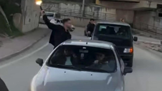 Bilecik'te bir konvoyda havaya ateş eden şahıs pes dedirtti