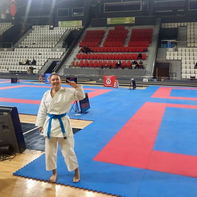 Aliağa Belediyesi Karate Antrenörü Nezahat Ayhan Türkiye şampiyonu oldu