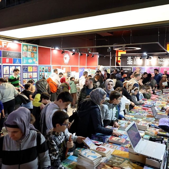 "Sakarya Çocuk Edebiyatı Fuarı" hafta sonu yoğun ilgi gördü