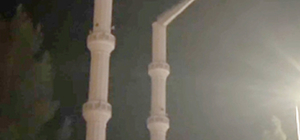 Isparta'da 2 minarenin alemi rüzgardan yıkıldı