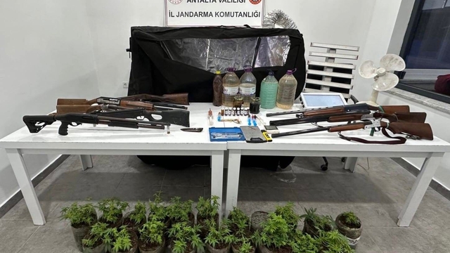 Antalya'da uyuşturucu ve ruhsatsız silah operasyonunda 2 kişi yakalandı