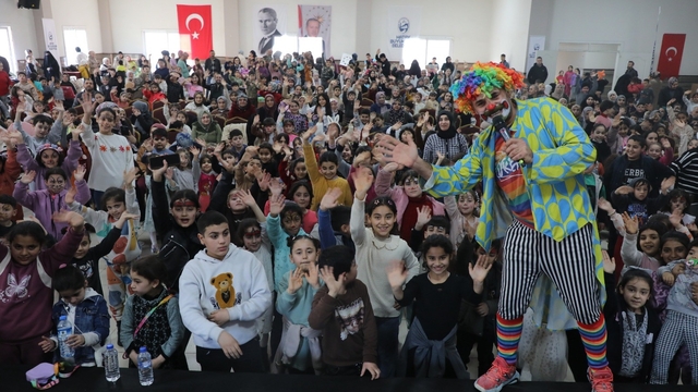 Yayladağı'nda çocuk şenliği yüzleri güldürdü