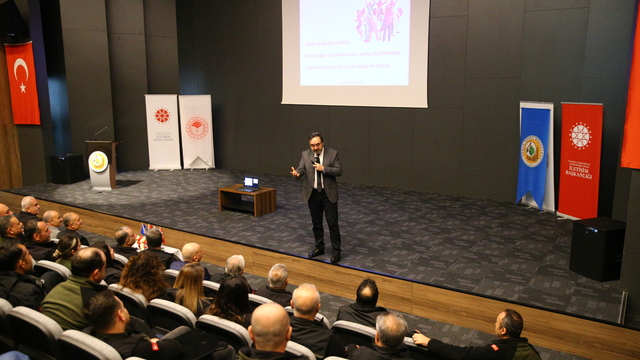 Adana Orman Bölge Müdürlüğü yöneticilerine etkili iletişim ve liderlik eğitimi verildi