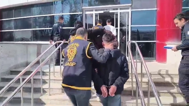 Bir kişinin ağır yaralandığı bıçaklı saldırıda 3 şahıs gözaltına alındı