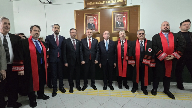 TBMM Başkanvekili Bekir Bozdağ: "1982 Anayasası artık Türkiye'yi taşıyamıyor"
"Türkiye, darbe anayasası ile yönetilme ayıbı ile daha fazla yol yürüyemez"