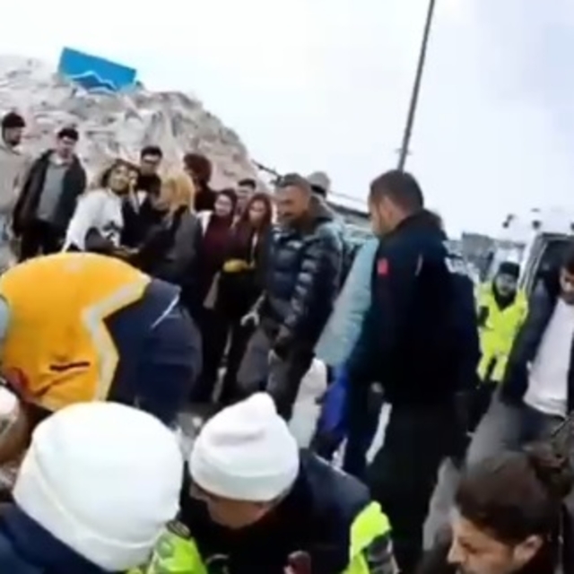 Erciyes'te aracında fenalaşan kadın sürücüye jandarma müdahale etti