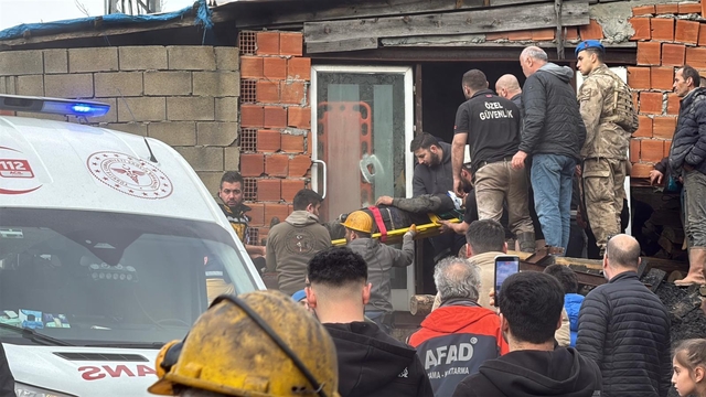 GÜNCELLEME - Zonguldak'ta özel maden ocağındaki göçükte mahsur kalan 3 işçiden biri kurtarıldı