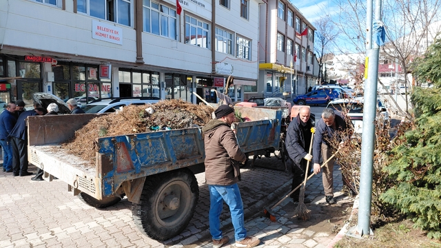 Başçiftlik Belediyesince cadde, sokak, meydan ve park temizliği yapıldı