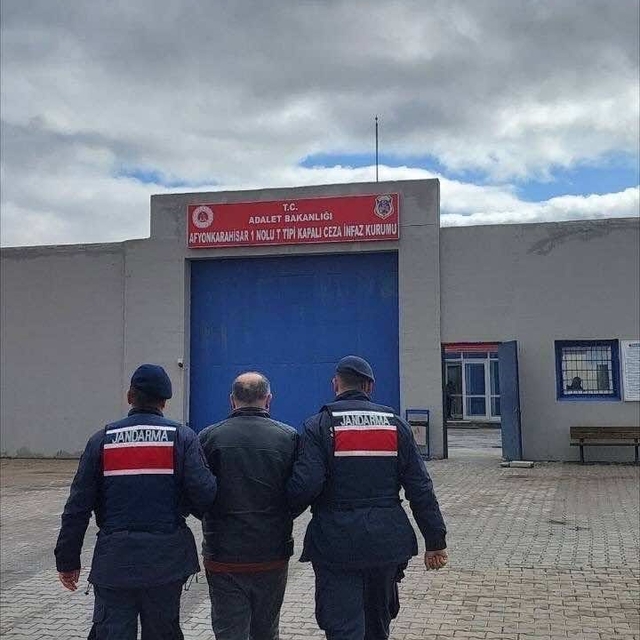 Jandarmanın aranması olan 57 kişiyi yakaladı