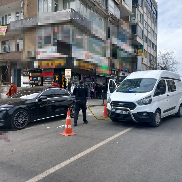 Müteahhit ile emlakçı arasında 'tadilat' kavgası: 3 yaralı