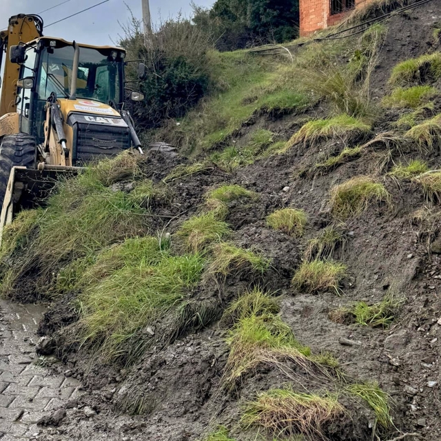 Efeler'de kapanan yollar açılıyor