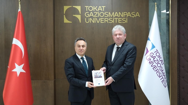 TOGÜ'de değişen dünya ve eğitim söyleşisi düzenlendi