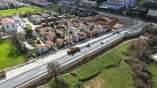 Büyükşehir'den Kötekli ve Yeniköy'e 3 Bin 700 metrelik sıcak asfalt