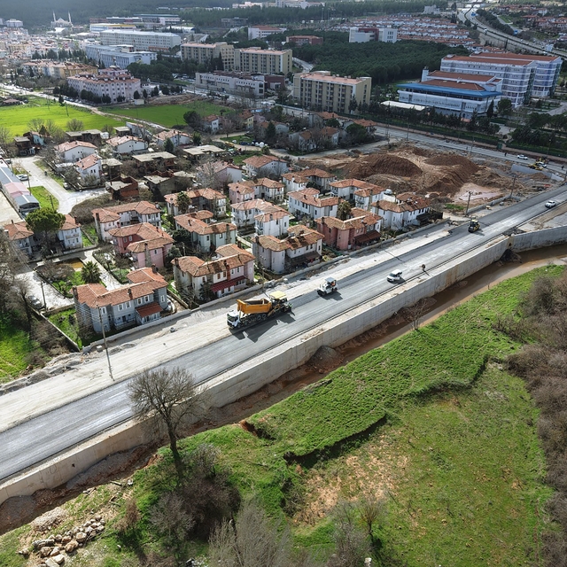 Büyükşehir'den Kötekli ve Yeniköy'e 3 Bin 700 metrelik sıcak asfalt