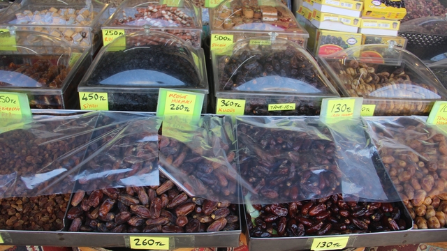 Şanlıurfa'da tarihi çarşıda Ramazan yoğunluğu