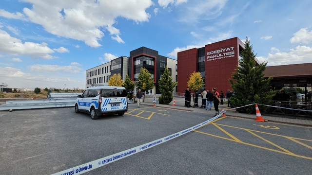 Öldürdüğü eski eşinin bulunduğu baz istasyonu çevresinde binden fazla sinyal alınmış
Fakülte önünde eski eşini öldüren sanık hakim karşısında