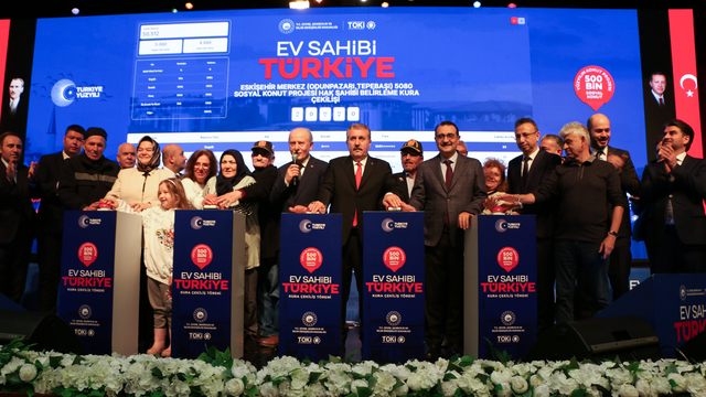 "Yüzyılın Konut Projesi" kapsamında Eskişehir'de yapılacak konutların kurası çekildi