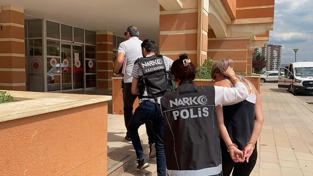 Motosiklette uyuşturucu maddeyle yakalanan sanıklar hakim karşısına çıktı