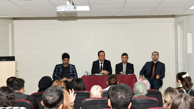 Çatak'ta aday öğretmenlere yönelik eğitim toplantısı düzenlendi