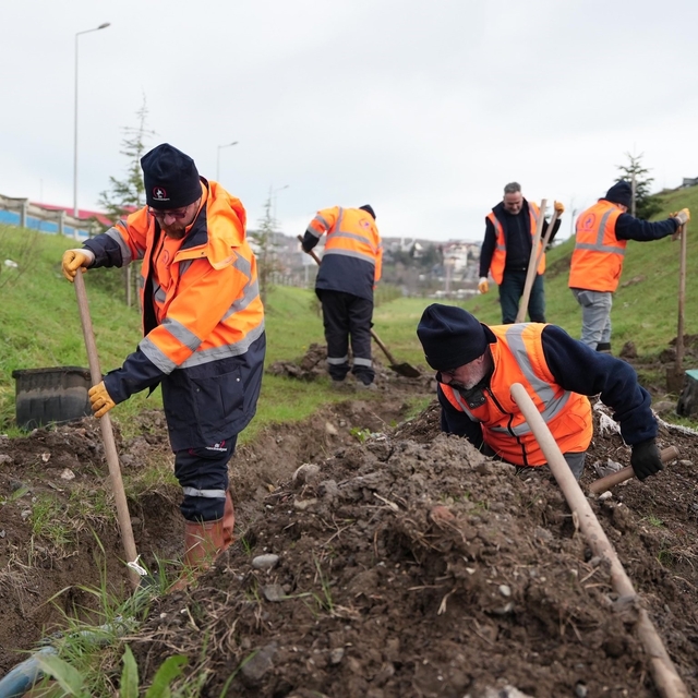 Düzce'de parklarda alt yapı çalışmaları sürüyor