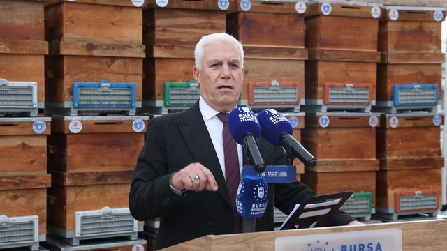 Büyükşehir'den arıcılara kovan desteği