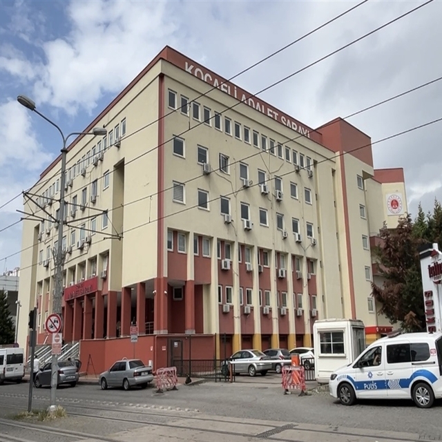 Kocaeli Adliyesi'ndeki emanet deposundan 2 kilo altın ile 6 bin 400 dolar ç...